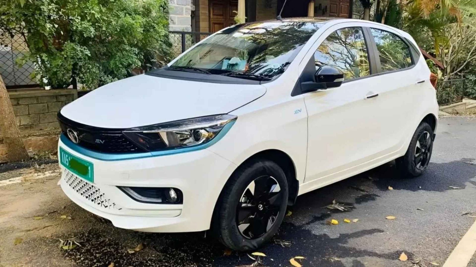 Tata Tiago EV 2025: India’s Cheapest Electric Car from ₹1.18 Lakh Down Payment